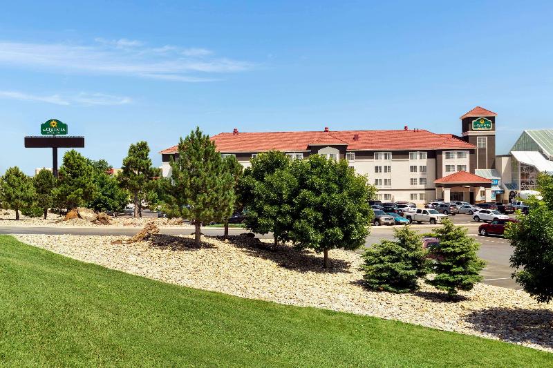 Отель La Quinta Inn And Suites By Wyndham At Watiki Waterpark