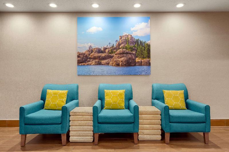 Отель La Quinta Inn And Suites By Wyndham At Watiki Waterpark