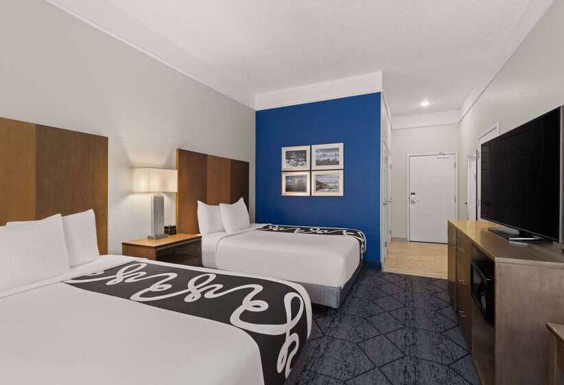 Отель La Quinta Inn And Suites By Wyndham At Watiki Waterpark