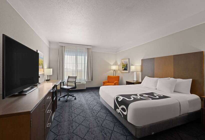 Отель La Quinta Inn And Suites By Wyndham At Watiki Waterpark