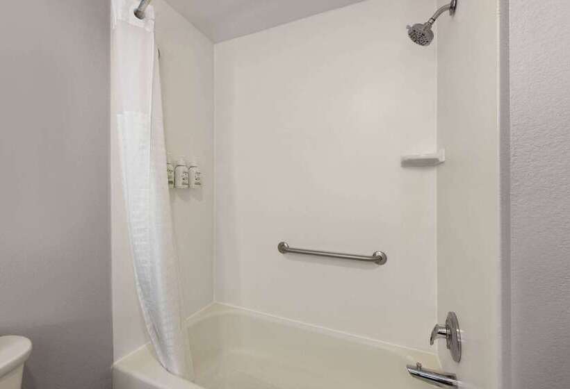 Отель La Quinta Inn And Suites By Wyndham At Watiki Waterpark