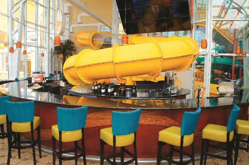 Отель La Quinta Inn And Suites By Wyndham At Watiki Waterpark