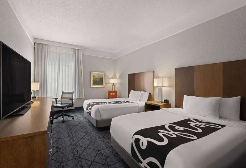 Отель La Quinta Inn And Suites By Wyndham At Watiki Waterpark