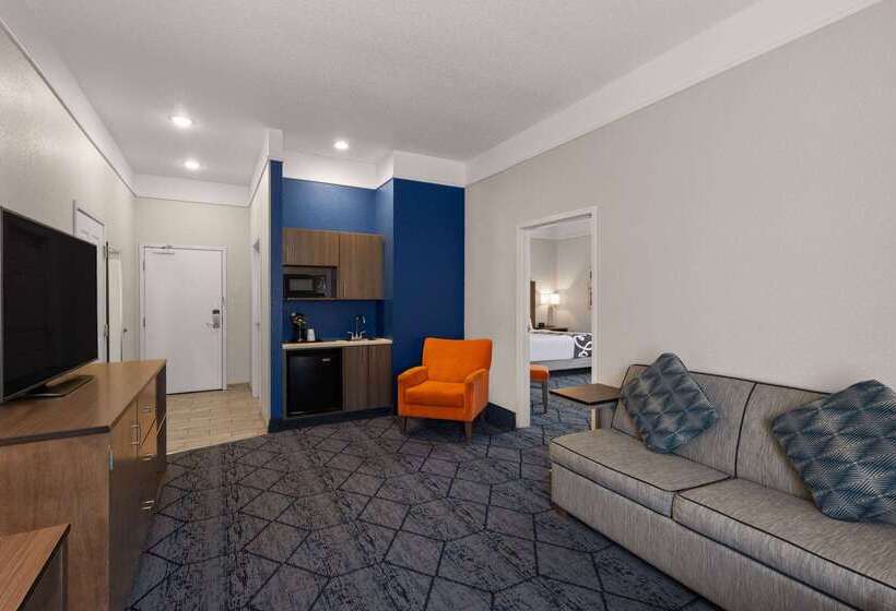 Отель La Quinta Inn And Suites By Wyndham At Watiki Waterpark