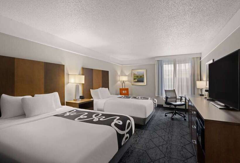 Отель La Quinta Inn And Suites By Wyndham At Watiki Waterpark