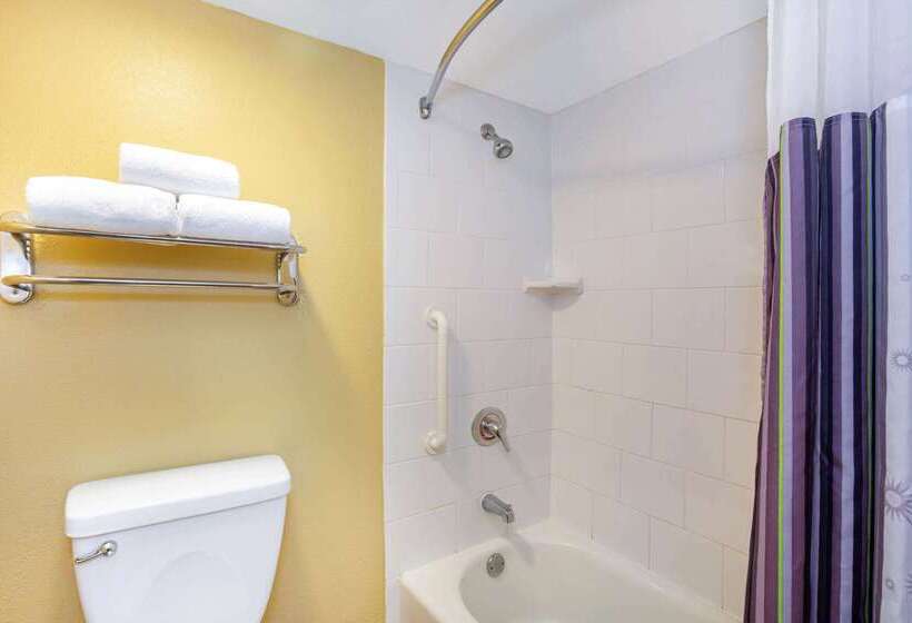 בית מלון כפרי La Quinta By Wyndham Sarasota Downtown