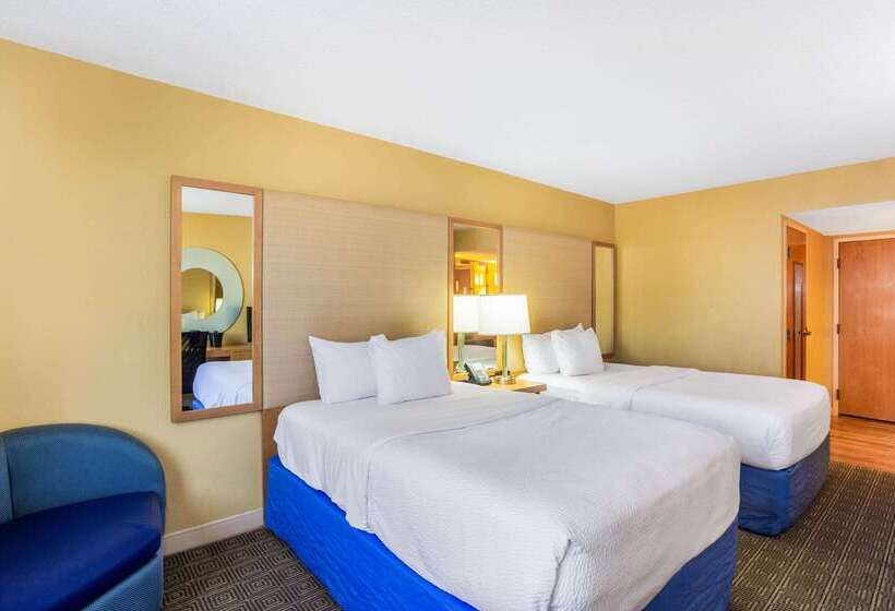 בית מלון כפרי La Quinta By Wyndham Sarasota Downtown