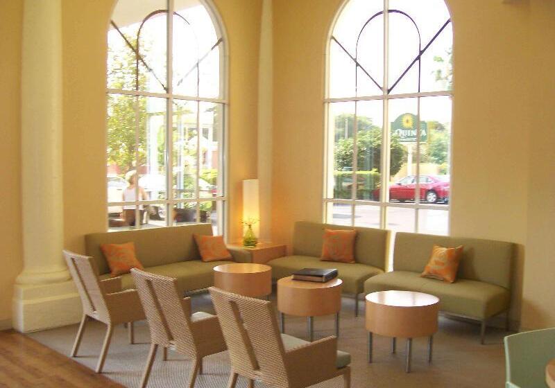 בית מלון כפרי La Quinta By Wyndham Sarasota Downtown