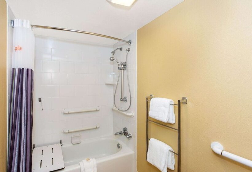 בית מלון כפרי La Quinta By Wyndham Sarasota Downtown