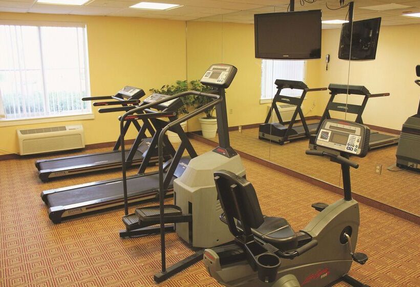 Отель La Quinta Inn & Suites By Wyndham Sawgrass