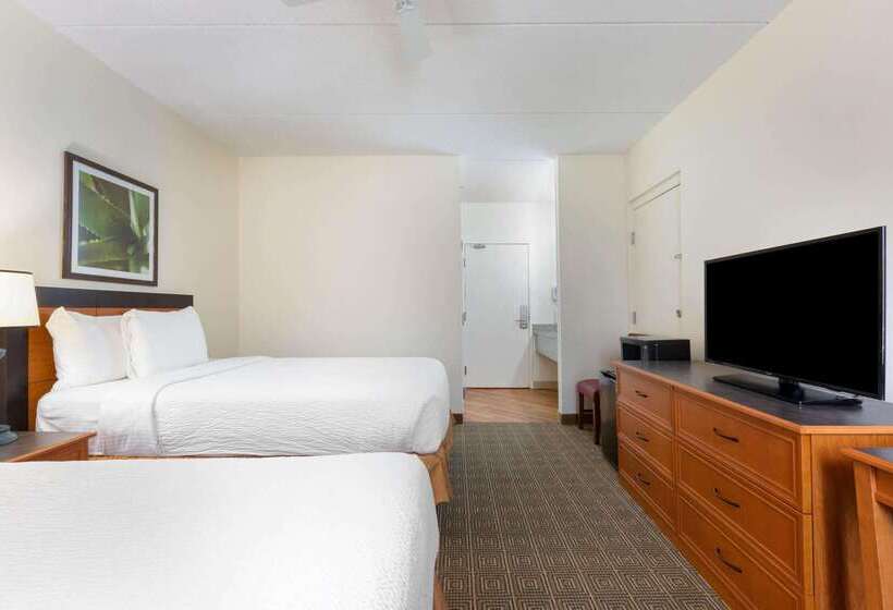 Отель La Quinta Inn & Suites By Wyndham Sawgrass