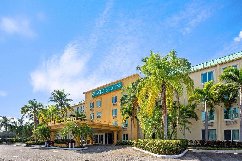 Отель La Quinta Inn & Suites By Wyndham Sawgrass
