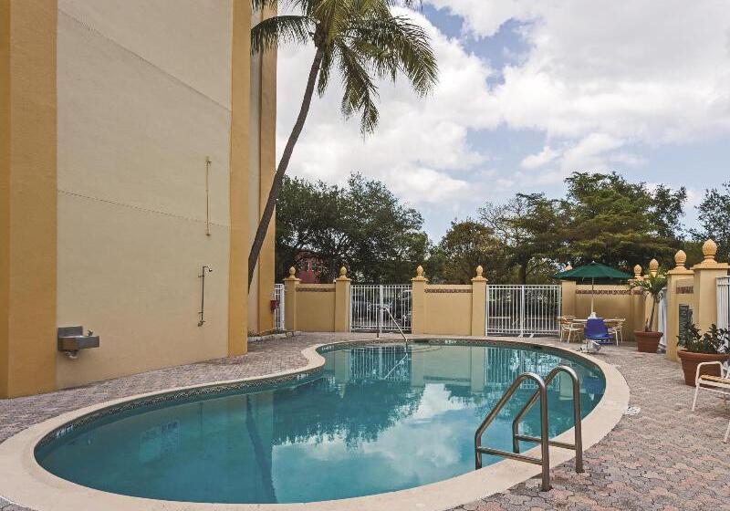 فندق La Quinta By Wyndham West Palm Beach Airport