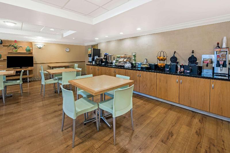 בית מלון כפרי La Quinta By Wyndham West Palm Beach Airport