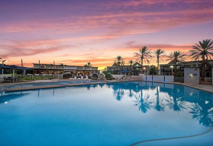 Отель Mantarays Ningaloo Beach Resort