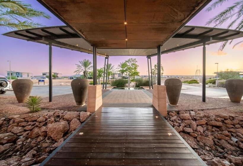 Отель Mantarays Ningaloo Beach Resort