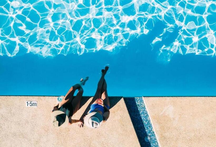 Отель Mantarays Ningaloo Beach Resort