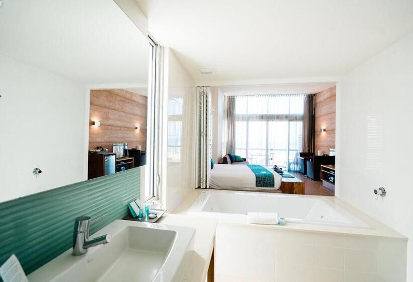 Отель Mantarays Ningaloo Beach Resort