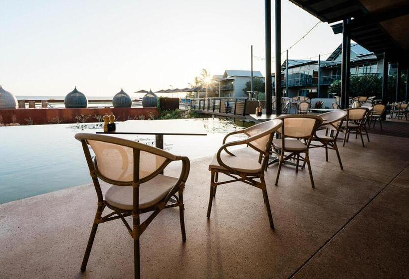 Отель Mantarays Ningaloo Beach Resort