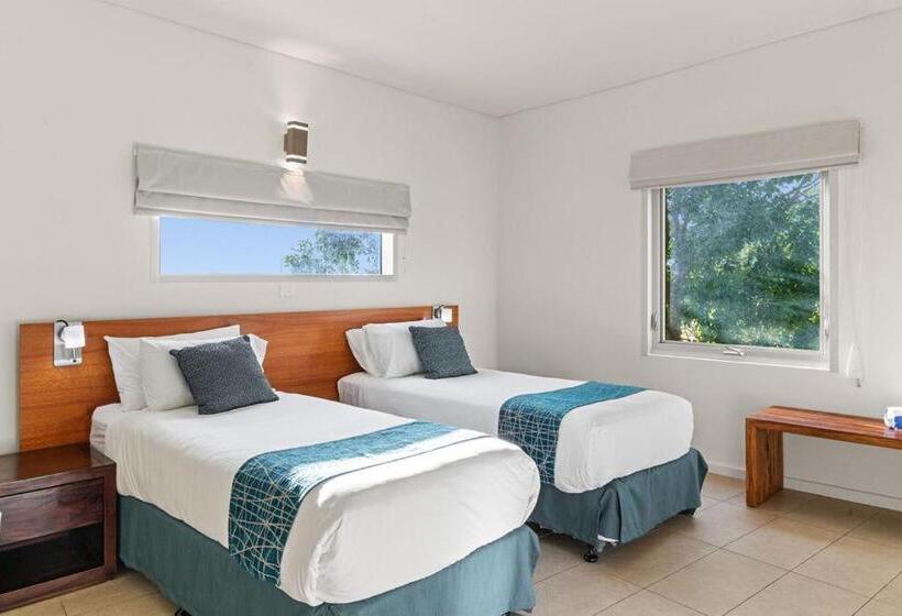 Отель Mantarays Ningaloo Beach Resort