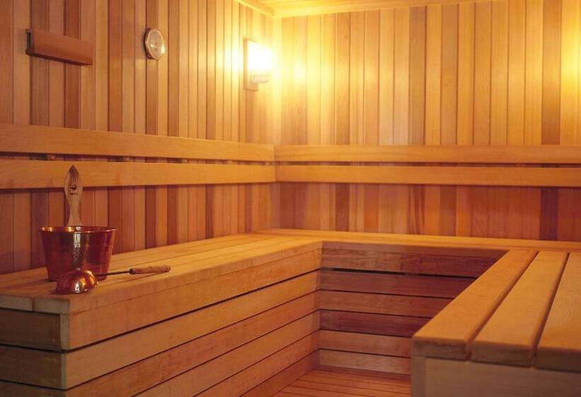 Отель Mantra The Observatory