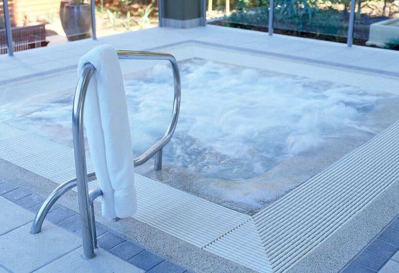 Отель Mantra The Observatory