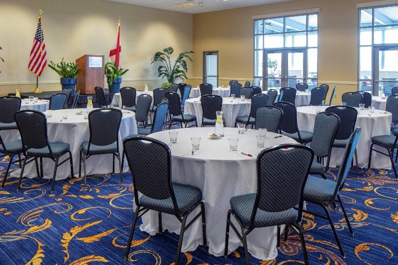 فندق Renaissance Shoals Resort And Spa