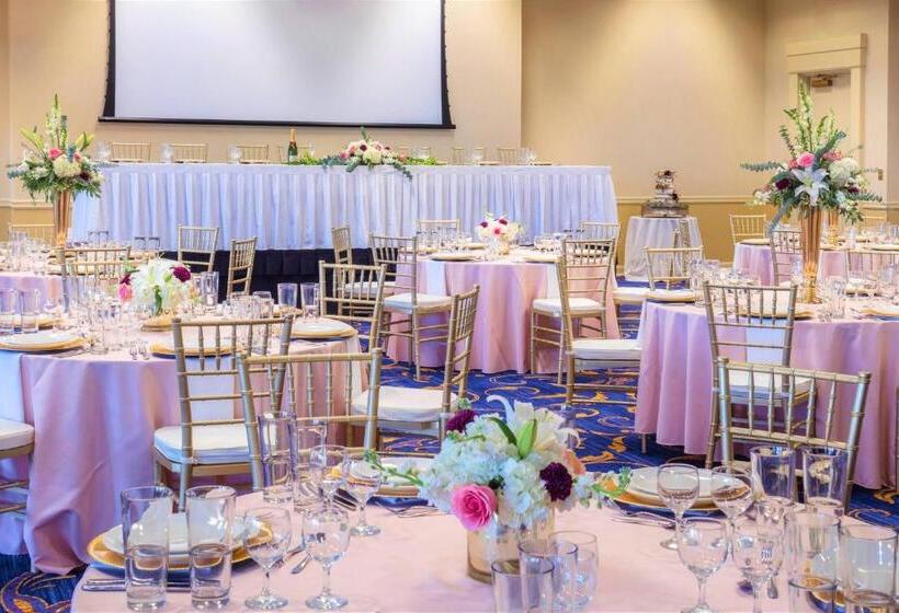 فندق Renaissance Shoals Resort And Spa