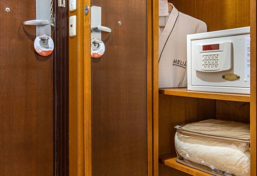Отель Melia Brasil 21