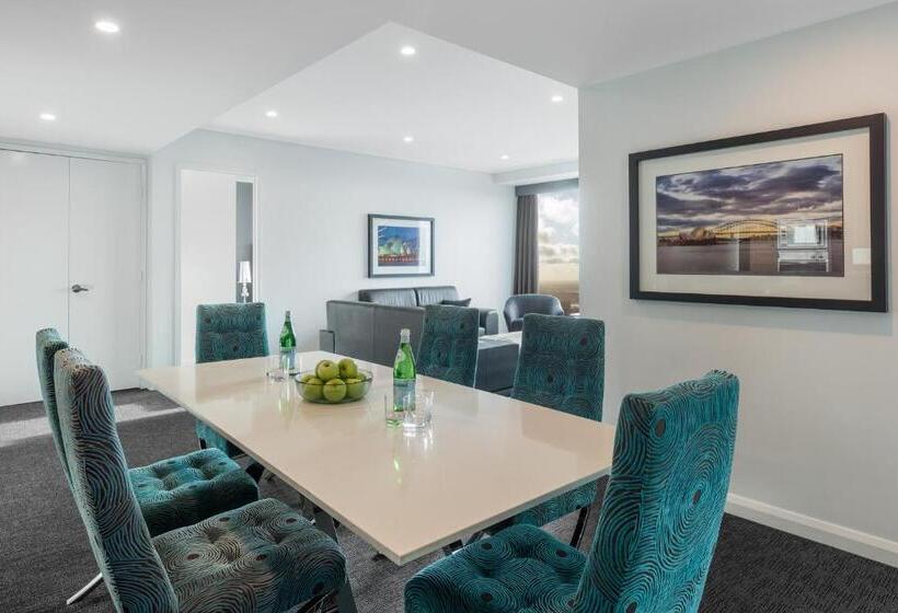 Отель Meriton Suites World Tower, Sydney