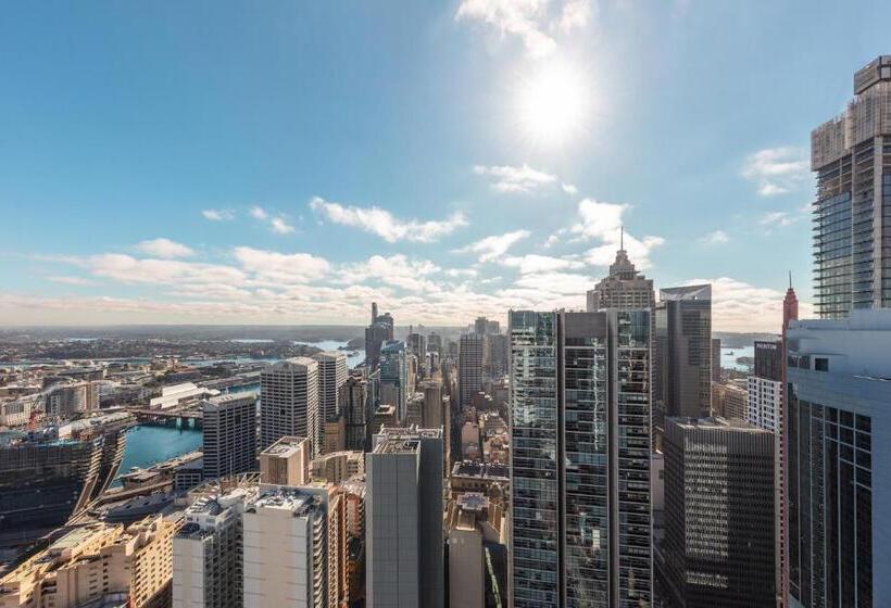Отель Meriton Suites World Tower, Sydney