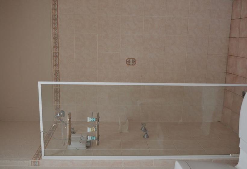 فندق Mid City Motor Inn