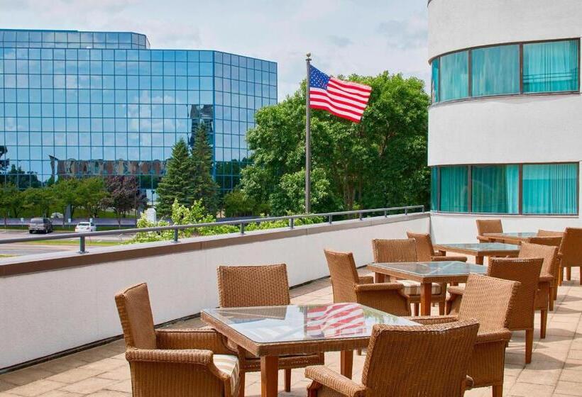 هتل Minneapolis Marriott West