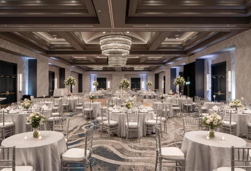 هتل New Orleans Marriott Warehouse Arts District