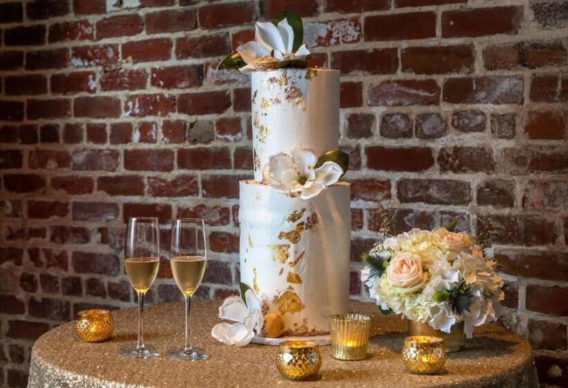 هتل New Orleans Marriott Warehouse Arts District