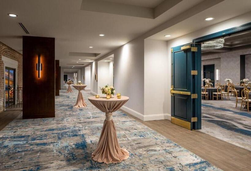 هتل New Orleans Marriott Warehouse Arts District