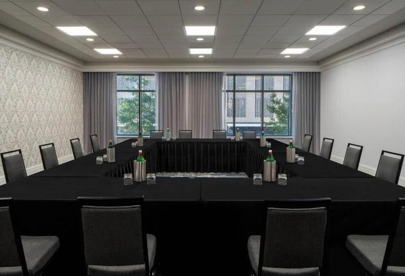 هتل New Orleans Marriott Warehouse Arts District