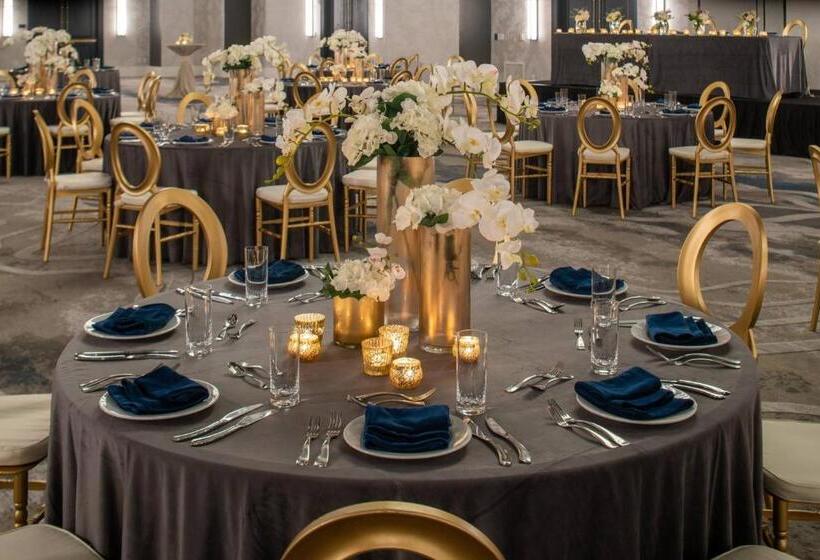 هتل New Orleans Marriott Warehouse Arts District