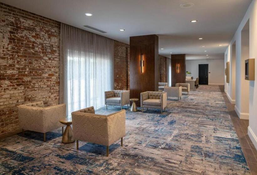 هتل New Orleans Marriott Warehouse Arts District