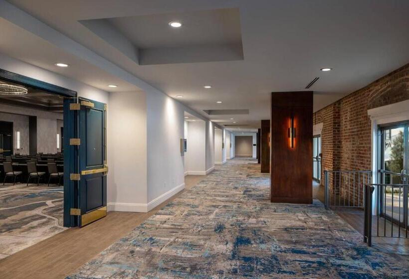 هتل New Orleans Marriott Warehouse Arts District