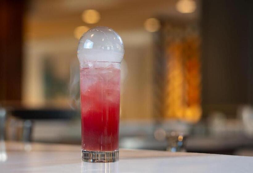 هتل New Orleans Marriott Warehouse Arts District