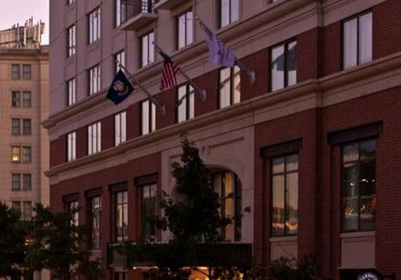 هتل New Orleans Marriott Warehouse Arts District