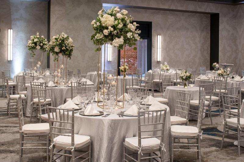 هتل New Orleans Marriott Warehouse Arts District