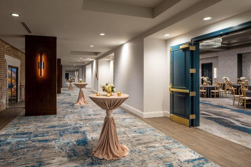 هتل New Orleans Marriott Warehouse Arts District