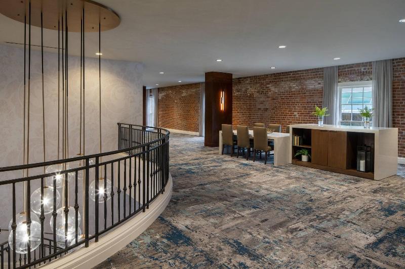 هتل New Orleans Marriott Warehouse Arts District