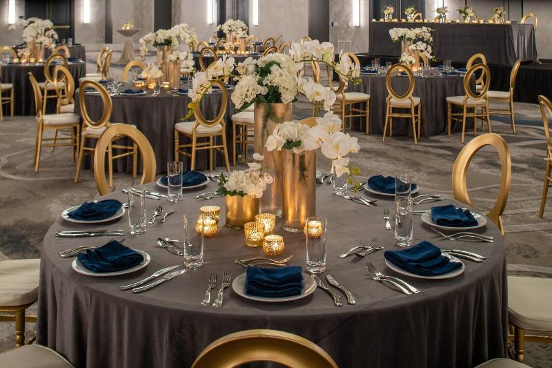 هتل New Orleans Marriott Warehouse Arts District