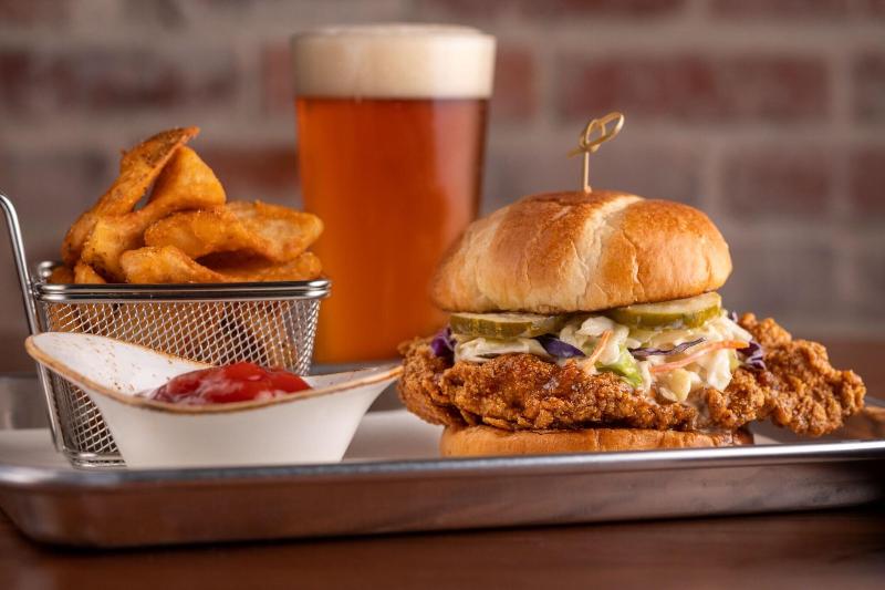 هتل New Orleans Marriott Warehouse Arts District