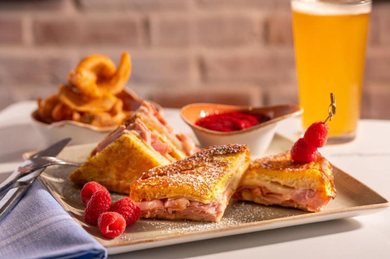 هتل New Orleans Marriott Warehouse Arts District