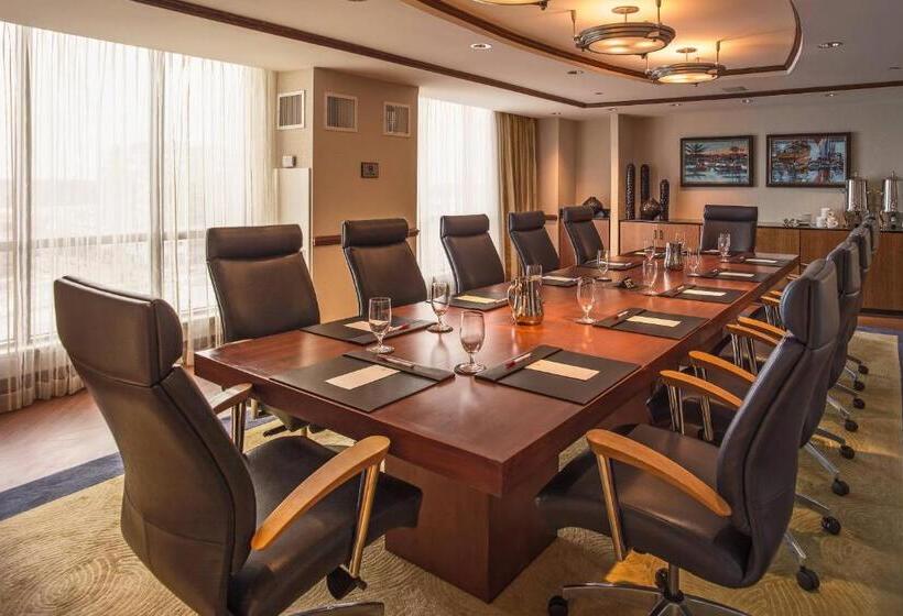 호텔 Newport News Marriott At City Center