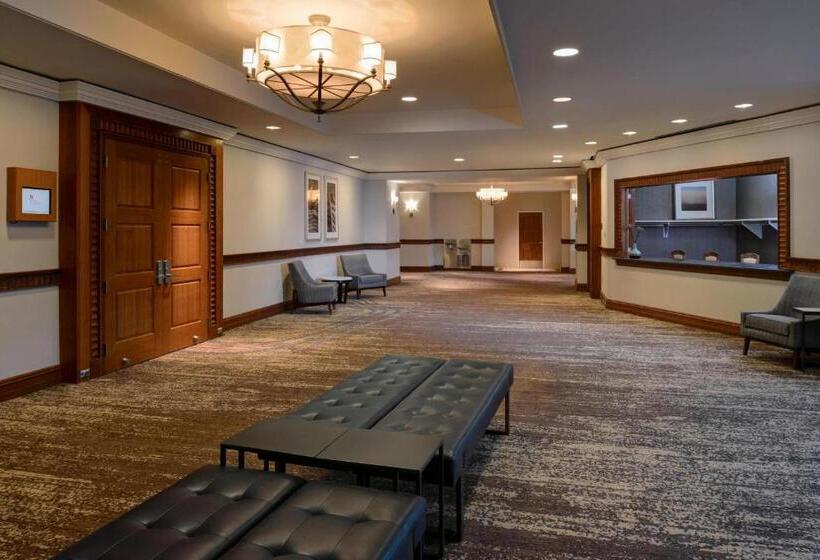 호텔 Newport News Marriott At City Center